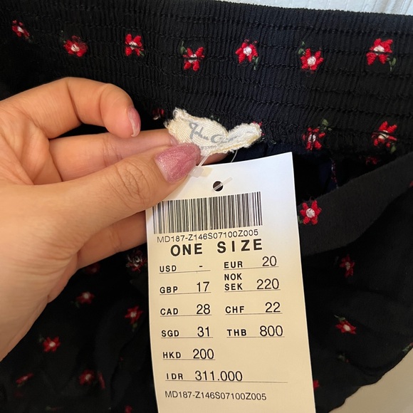 Brandy Melville tank top - Picture 2 of 4